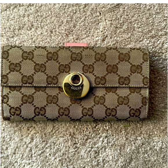 Gucci Handbags - Gucci wallet